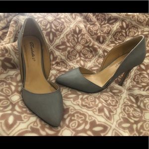 Super cute women heels size 8, used a couple times.